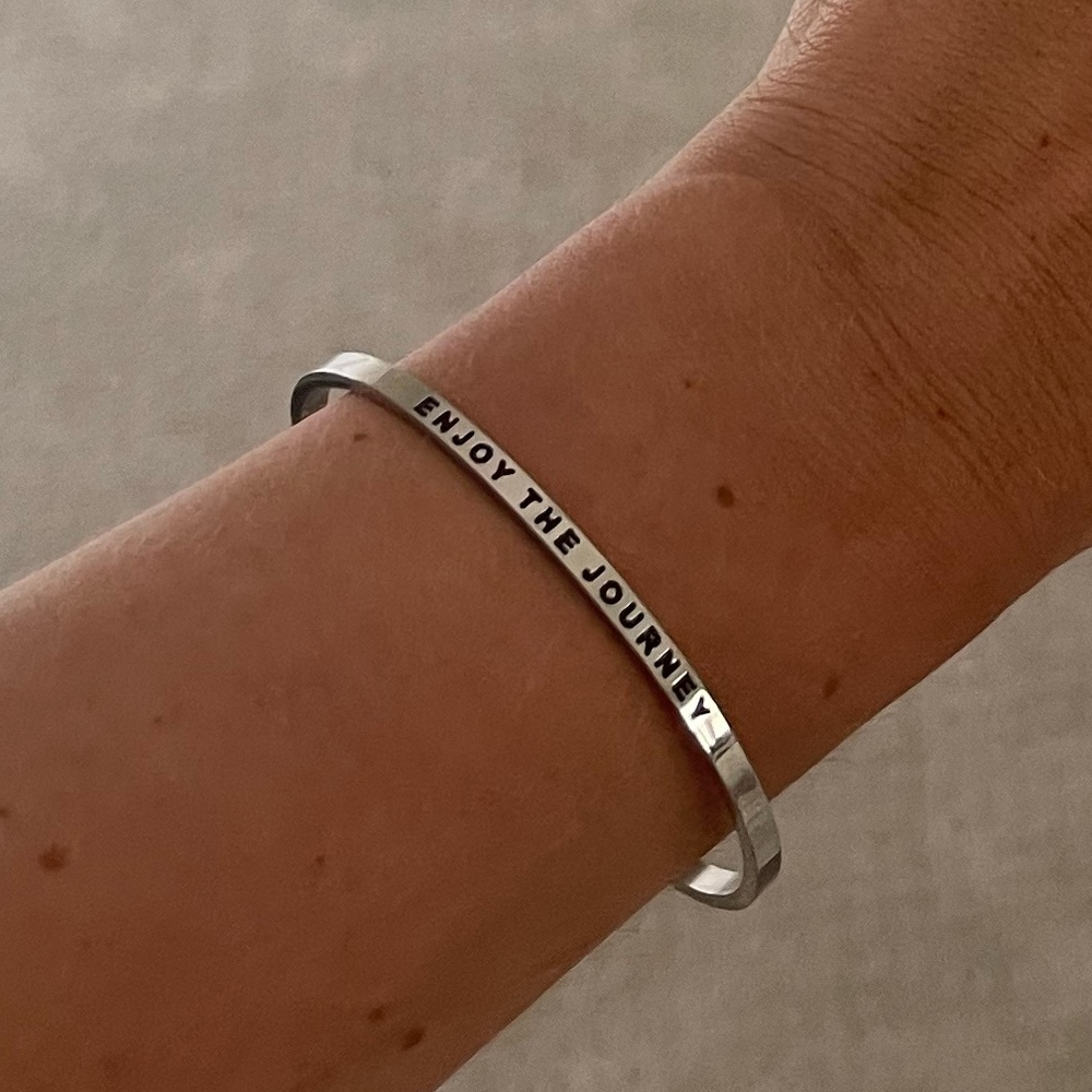Mantra Band Silver Enjoy the Journey Bangle